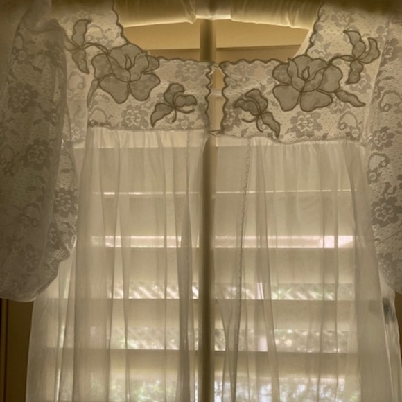 1980's Movie Star Nylon and Chiffon Peignoir Set - Picture 10 of 12